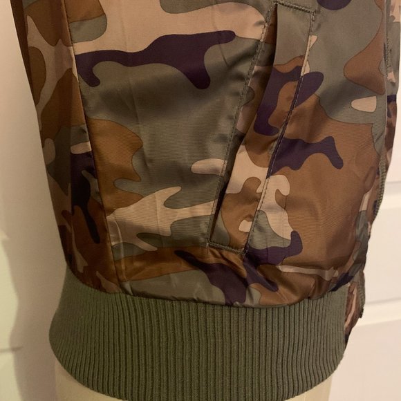 Women's Camouflage Bomber - Picture 4 of 5